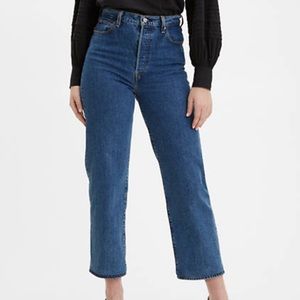 Levi’s ribcage hight rise straight leg ankle jeans